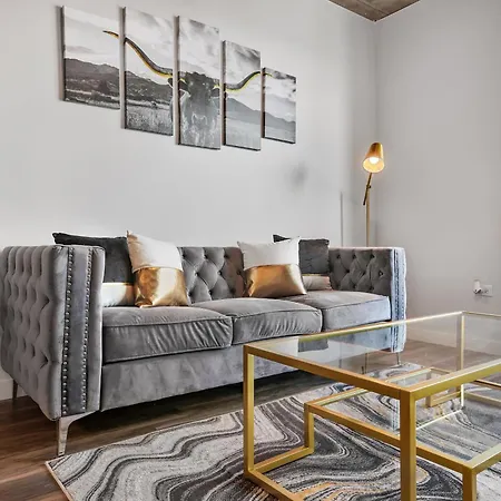 Golden Luxe Suite Downtown Nashville